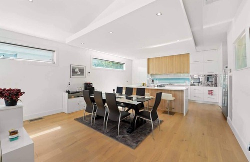 North Shore Casa | Water Front at Geelong Holiday K Villa