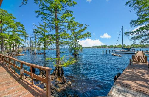 Elizabeth City Apartamento | Water Front Condo with Boat Slip: The Dock House