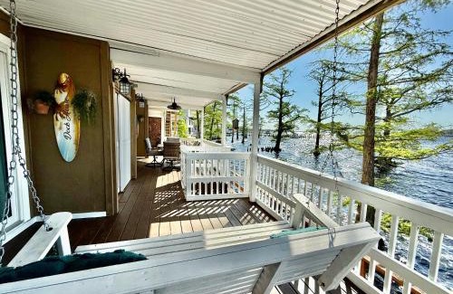 Elizabeth City Apartamento | Water Front Condo with Boat Slip: The Dock House