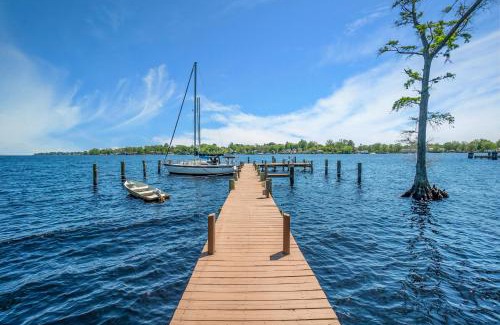 Elizabeth City Apartamento | Water Front Condo with Boat Slip: The Dock House