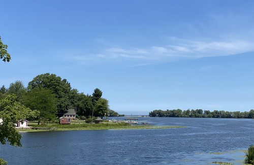 Wolcott Cabaña | Water front cottage