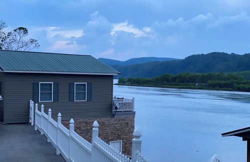 Draper Apartamento | Water front Cozy studio with WiFi and AC in charming Draper