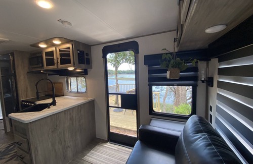 Girvin Casa | Water Front * Deep Water Dock * Fishing * Spectacular Views * RV Experience