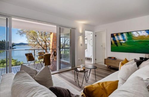 Horsfield Bay Casa | Water-Front Wonder Near Woy Woy