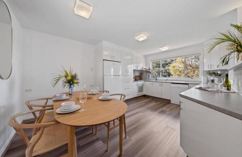 Horsfield Bay Casa | Water-Front Wonder Near Woy Woy