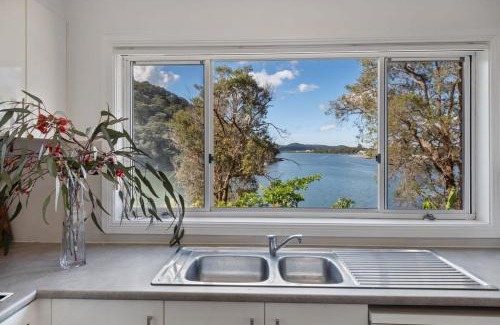 Horsfield Bay Casa | Water-Front Wonder Near Woy Woy