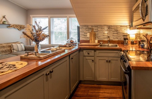 Skyland Apartamento | Water & Power! Carriage House, Near Asheville and Airport!