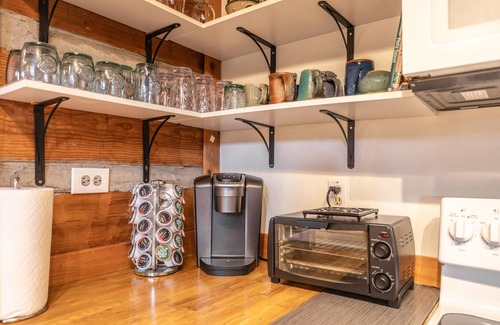 Candler Cabina | Water & Power! Dog Friendly Cabin with Fenced Yard, Hot Tub