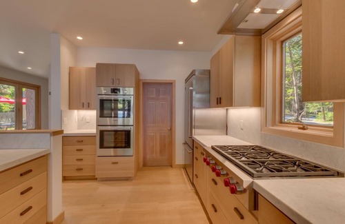 Carnelian Bay Casa | Water's Edge - Lakefront: 8 BR / 5 BA ocho habitaciones en Carnelian Bay, capacidad para 16