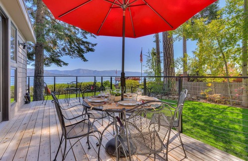 Carnelian Bay Casa | Water's Edge - Lakefront: 8 BR / 5 BA ocho habitaciones en Carnelian Bay, capacidad para 16
