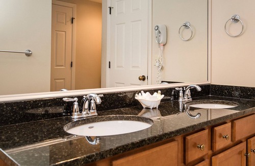 Westbrook Center Complejo | Water's Edge Resort y spa con piscina cubierta y al aire libre y playa. Condo Sleeps 6