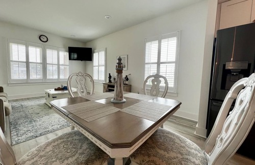 Gulfport Cabaña | Water View/ 1/2 block from the beach Beautiful Cottage