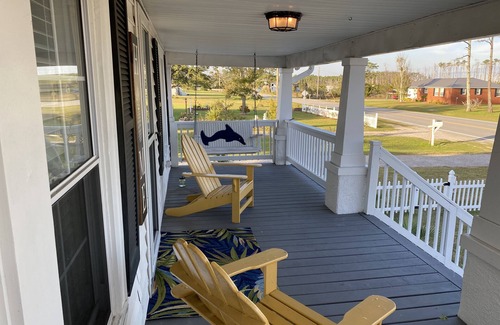 Carteret County Casa | Water View&Access~ Game Room~Sunrise~Beach~Kayak Fishing~Close to Ferry~Sleeps 6