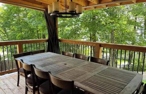 Lac-Saint-Joseph Casa | Water view charming lake house! The perfect cozy gateway in nature!