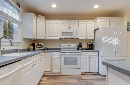 West Ocean City Casa | Water View Home in West Ocean City, minutes to the Beach and Marinas with Pools