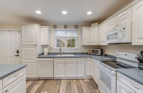 West Ocean City Casa | Water View Home in West Ocean City, minutes to the Beach and Marinas with Pools