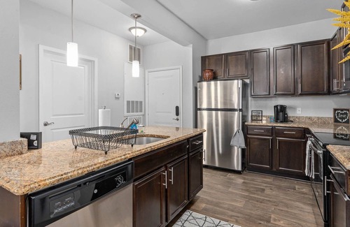 Ocoee Apartamento | Water-View Oasis w/spacious wrap around screened in balcony- mins from beach