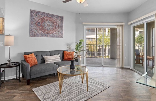 Ocoee Apartamento | Water-View Oasis w/spacious wrap around screened in balcony- mins from beach
