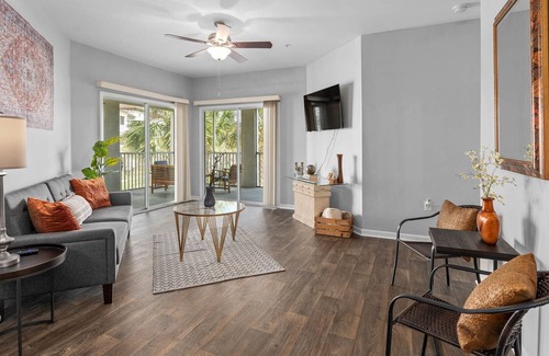 Ocoee Apartamento | Water-View Oasis w/spacious wrap around screened in balcony- mins from beach