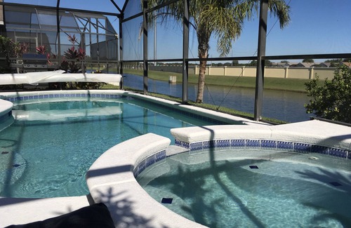 Windsor Palms Casa | Vista del agua - Piscina y spa - 3. 5 millas de Disney - WiFi - TV / Netflix - Wii - Barbacoa