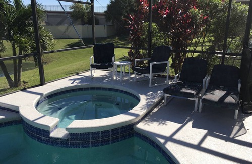 Windsor Palms Casa | Vista del agua - Piscina y spa - 3. 5 millas de Disney - WiFi - TV / Netflix - Wii - Barbacoa