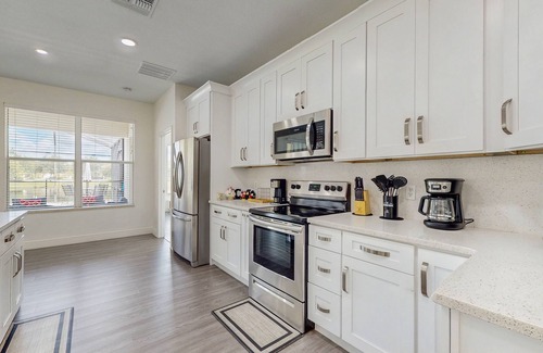 Trafalgar Village Casa | Water view retreat with lanai, heated pool, pool spa, game room, & AC