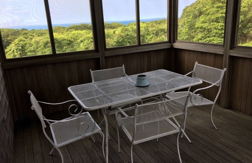 Aquinnah Casa | Casa de vacaciones con vista al agua en el corazón de Aquinnah