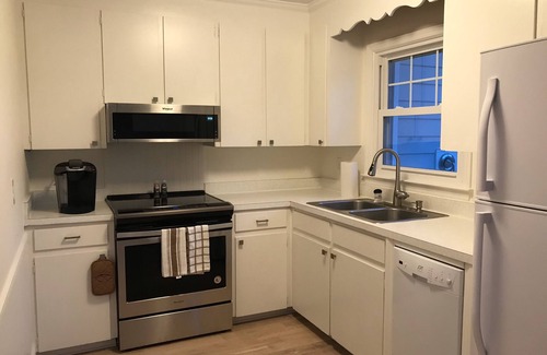 Wrightsville Beach Casa | Water View - Walk to Beach - WFH - Clean & Beautiful - 4 Night Min - Wonderful!
