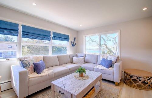 West Dennis Casa | Water Views Access to Grand Cove