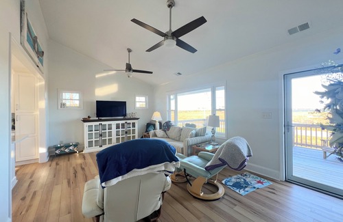 Stacy Casa | Water views and a Charming 2-bedroom house in serene Stacy with WiFi, AC