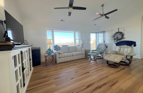 Stacy Casa | Water views and a Charming 2-bedroom house in serene Stacy with WiFi, AC