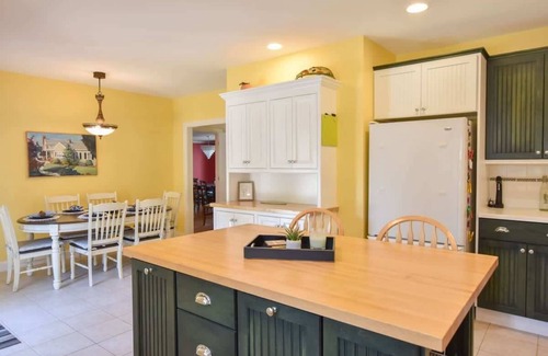 Barnstable Casa | Water Views & Private Tennis Court!