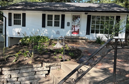 Des Moines Casa | Waterbury Treasure!