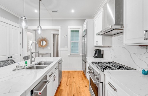 Forest District Casa | WATERCOLOR ACROSS FROM POOL! 4/4 SLEEPS 10! 6 SEATER GOLF CART!