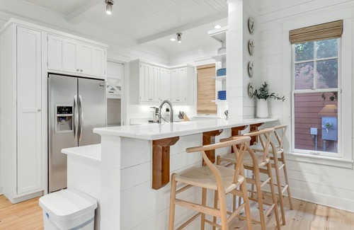 Watercolor Casa | WaterColor "Wine Down" | Sleeps 6 | 6 Seater Golf Cart |Walk to Beach | Bikes