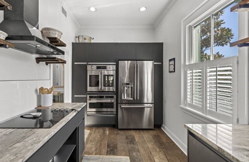 Watercolor Apartamento | Balcony Overlooking 30A, Luxe Decor, 2 Kings, and with Beach Club Passes!