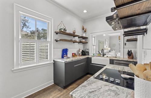 Watercolor Apartamento | Balcony Overlooking 30A, Luxe Decor, 2 Kings, and with Beach Club Passes!