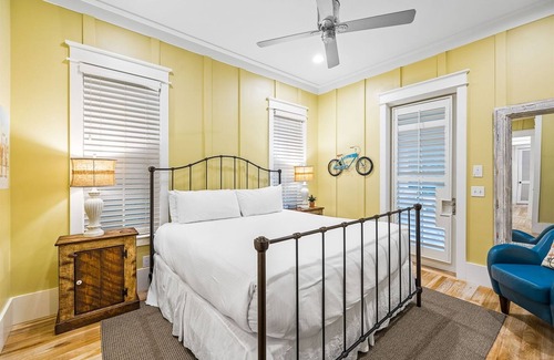 Forest District Casa | WaterColor with Golf Cart, BIG Private Pool, 5 Bikes! Great Outdoor Space!