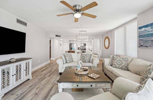 Biltmore Beach Condominio | Watercrest 902 - Ocean Pearl Retreat - Free Beach Chairs!