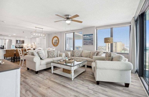 Biltmore Beach Condominio | Watercrest 902 - Ocean Pearl Retreat - Free Beach Chairs!