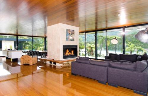 Saint Omer Casa | Waterfall Bay Glass House