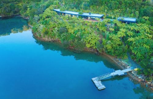 Saint Omer Casa | Waterfall Bay Glass House