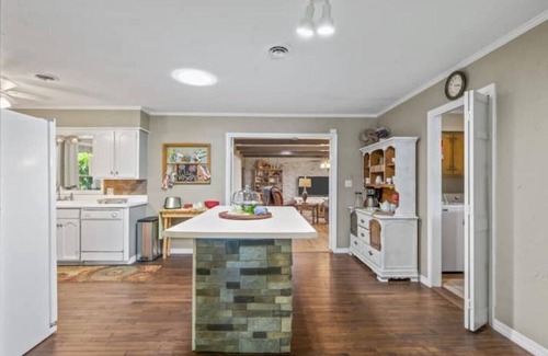 Sparta Casa | Waterfall Chaser’s Retreat! Near Hiking, Kayaking & Historic Downtown Sparta