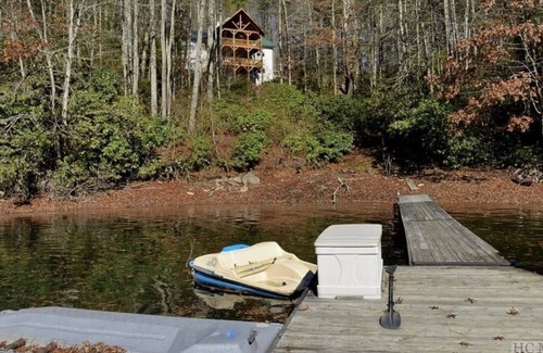 Cullowhee Casa | Cascada Cove en el lago Glenville, Lakefront Home, 5BR, 3Ba, Sleeps 10+