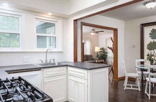 Kansas City Cabaña | Waterfall Garden Cottage Lux Beds 5 Min. 2 DT KCMO