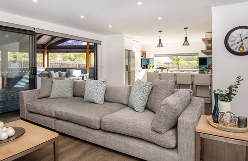 Rosebud Casa | Waterfall Gully Retreat with Gas heated Pool