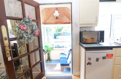 Shiplake Cabaña | Waterfall House