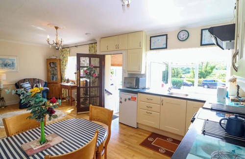 Shiplake Cabaña | Waterfall House