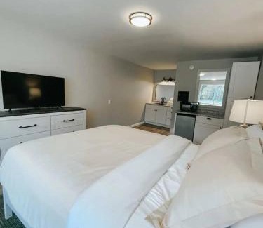 Townsend Hotel | Waterfall Seeker's Retreat