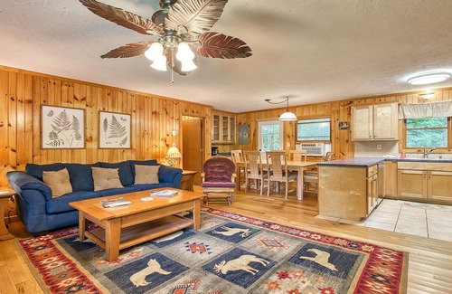 Maggie Valley Cabina | Waterfalls | Hiking| Pool/Hot Tub |Walk to Dinner